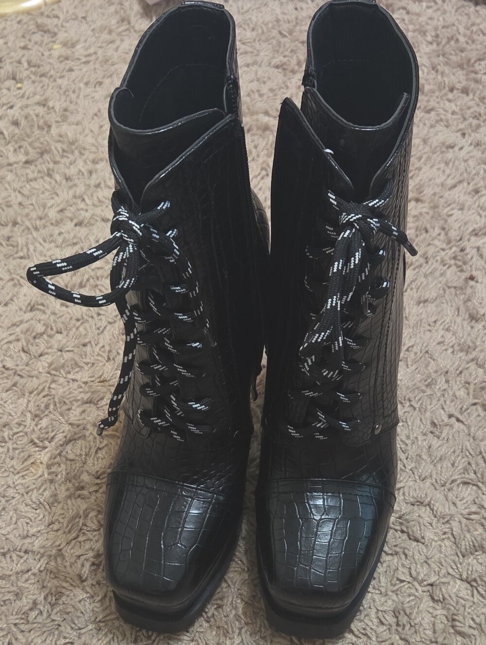 Azalea Wang Women's Black Patent Ankle Heeled Boots